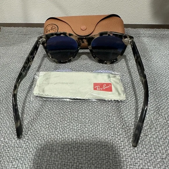 Ray-Ban Wayfarer Way- Sunglasses with Case - Picture 5 of 10